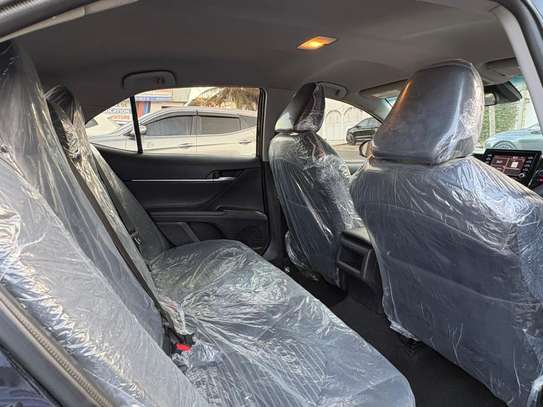 Toyota Camry 2021 faible kilométrage image 11