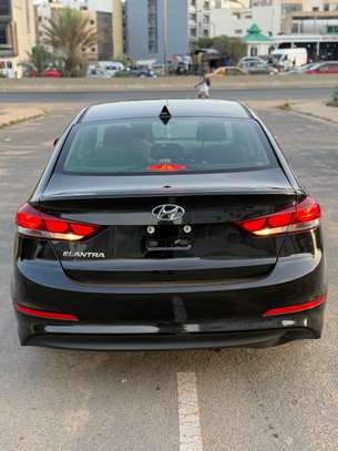 Hyundai Elantra image 10