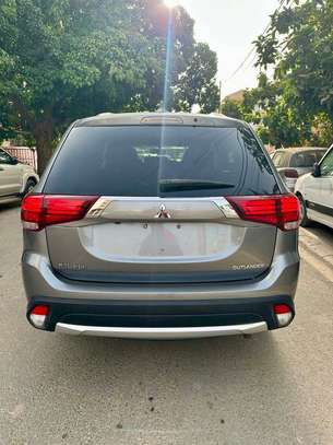 Mitsubishi Outlander 7 places image 7