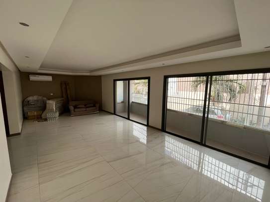 SUPERBE F4 À LOUER –CORNICHE MERMOZ image 7