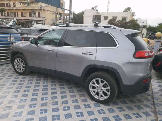 Jeep Cherokee image 8