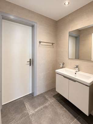 Duplex Premium à vendre en ville av Djily Mbaye vue sur mer image 9