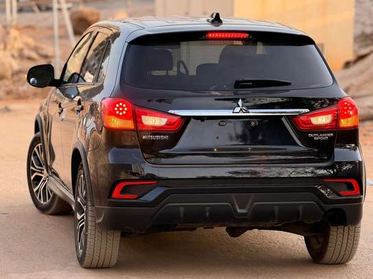 Mitsubishi outlander année 2018 image 4