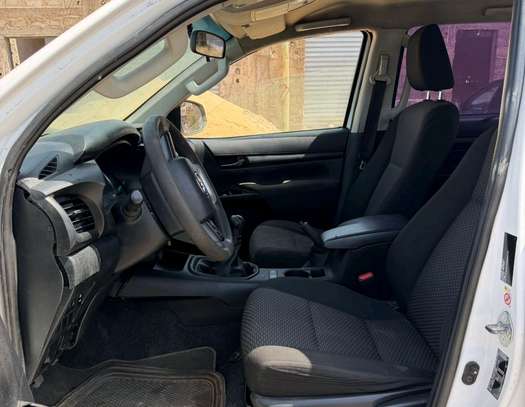 Toyota Hilux manuel diesel 2017 image 3