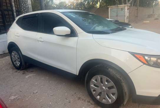 SUV compact blanc image 3
