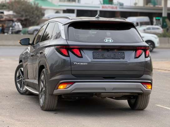 Hyundai Tucson 2024-25 SUV noir spacieux polyvalent image 9