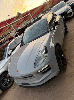 Porche Maccan image 11