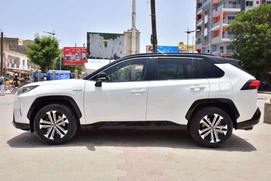 Toyota RAV4 2021 image 2