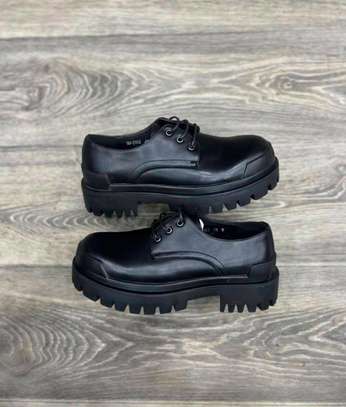 CHAUSSURES POUR HOMME ET FEMMES image 4