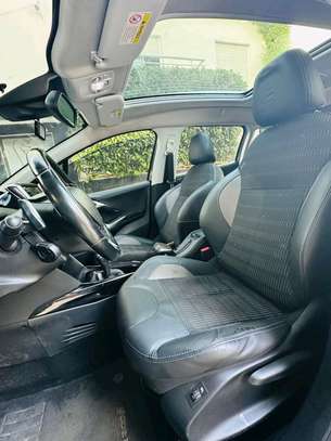 Peugeot 2008 2017 image 6