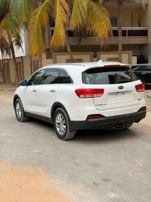 Kia Sorento image 8