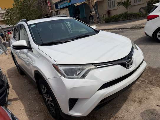 Toyota RAV4 2017 image 4