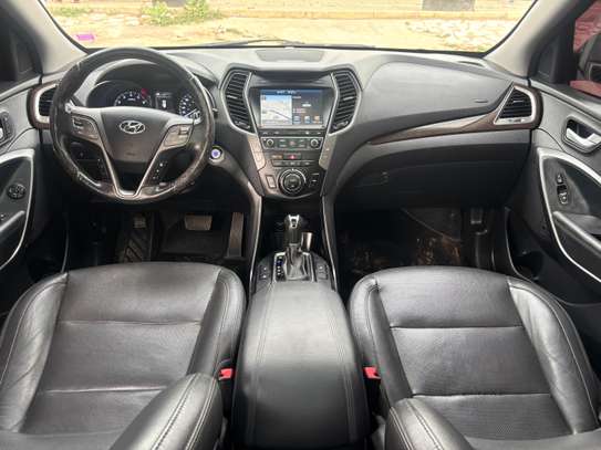 Hyundai Santafé venant 2018 full options 2.0L image 6