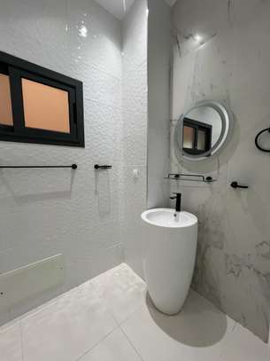 Appartement F4 à louer au Point E image 12
