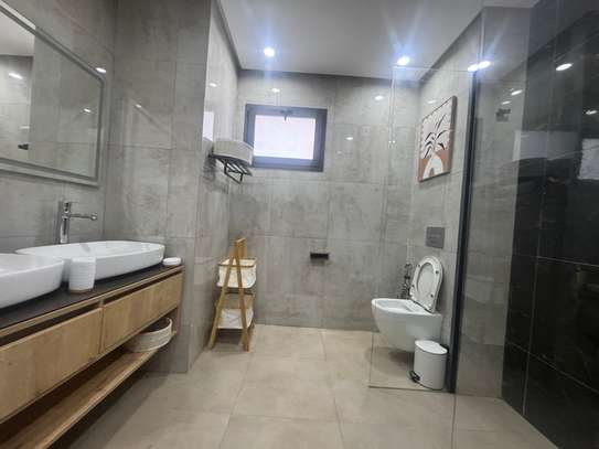 Appartement Meublé F4 à louer à fan résidence image 7