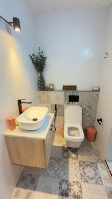 Appartement propre et moderne à sacré coeur image 5
