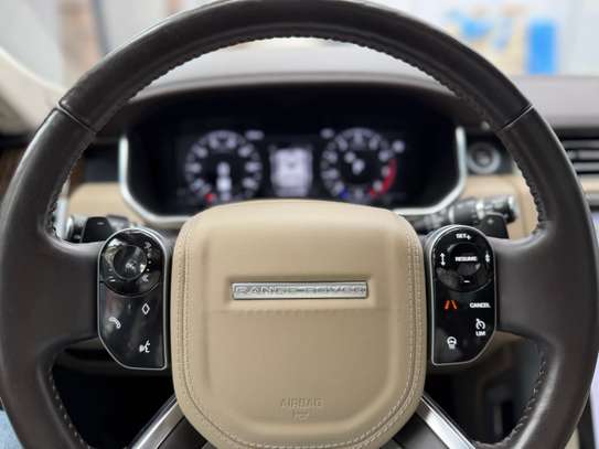 Range Rover HSE luxury image 6