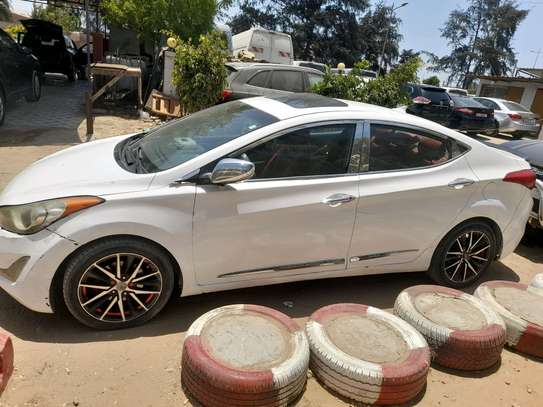 Hyundai elantra image 2