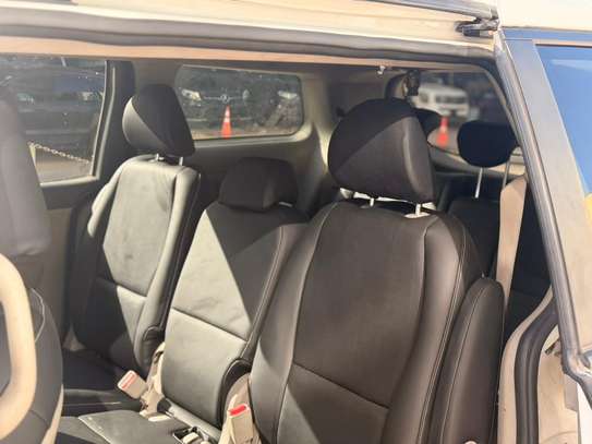 KIA SEDONA image 7