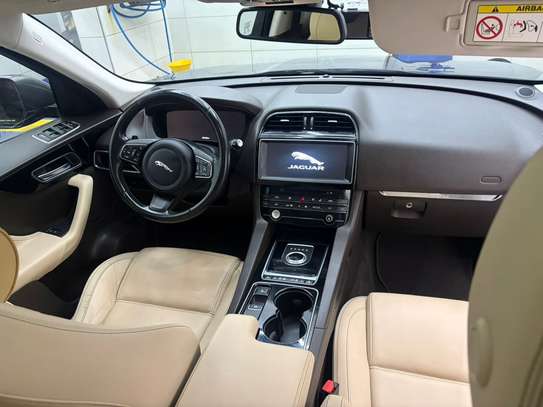 Jaguar F Pace 2017 image 8