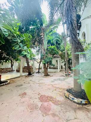 Villa a démolir sur une surface de 688m2 aux Almadies image 10