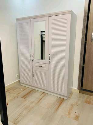 Armoire marron et blanc image 8