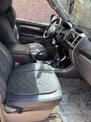 Toyota Landre cruiser vx image 8