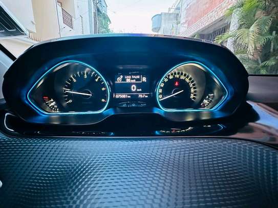 Peugeot 2008 2018 image 11