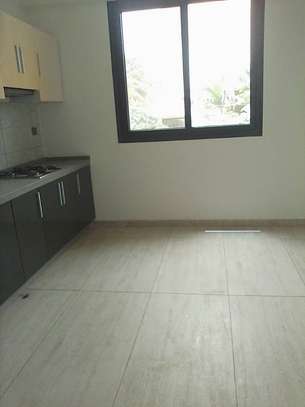 Appartement F4 non meublé Point E parking, ascenseur image 10