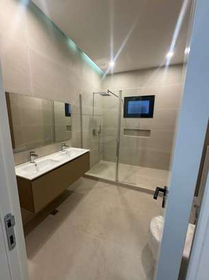 Appartement de 3 chambres au point e lumineux a louer image 8