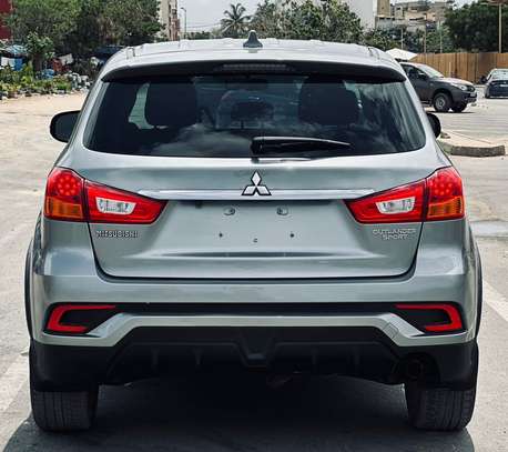 Mitsubishi outlander 2019 image 6