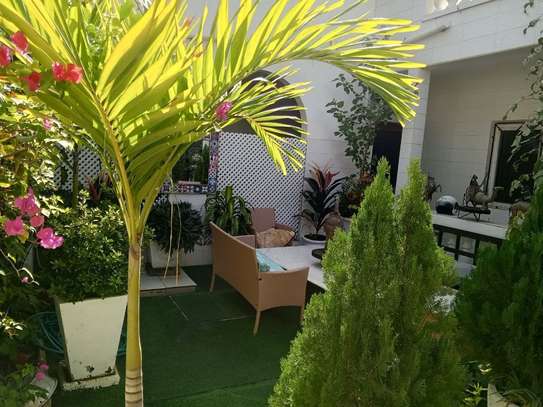 Jolie villa F6 avec piscine commune image 2