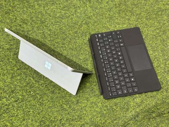 Microsoft Surface Go image 6