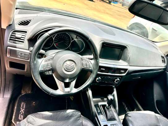 Mazda CX-5 SUV gris métallisé polyvalent image 5