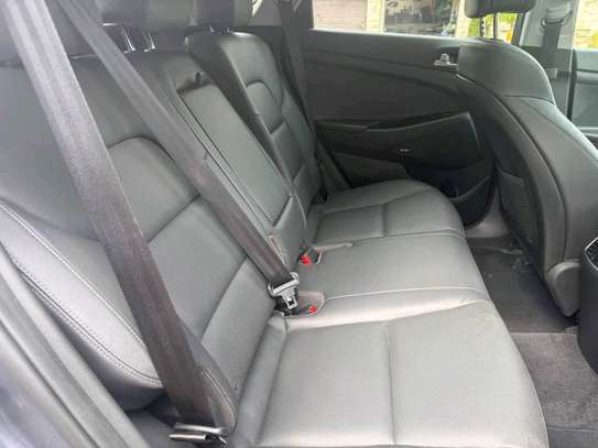 HYUNDAI TUCSON image 4