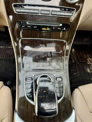 Mercedes GlC 300 image 5