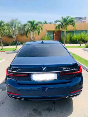 BMW Série 7 Bleu Métallisé Berline Luxe image 4