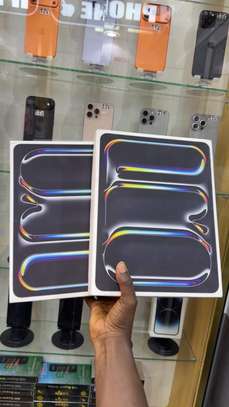 IPAD PRO M5 2TB RAM16 wifi cellulaire neuf sceller image 2