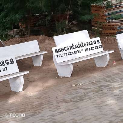 Pavé vibré et bancs publics image 6