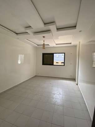 Magnifique appartement de type F3 à louer à Ouakam image 12