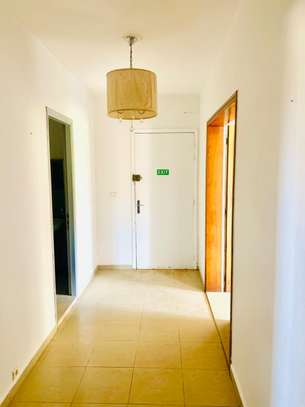 APPARTEMENT F4 À LOUER FENÊTRE MERMOZ image 14