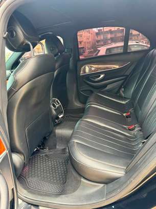 Mercedes Classe E 300 4matic Noir Essence Confort Élégance image 8