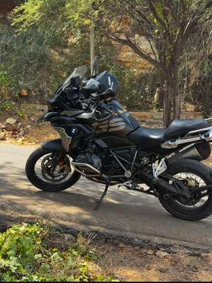 BMW R1250 GS moto  exclusive image 3