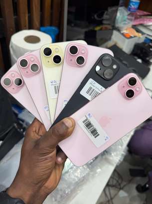 iPhone 13 rose double caméra neuf prêt à l'emploi image 4
