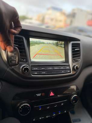 Hyundia tucson image 2