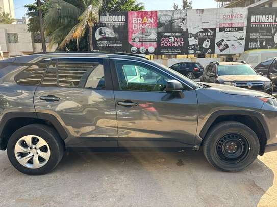 Toyota RAV4 2020 image 2