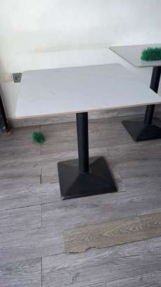 Lot de tables et chaises image 6