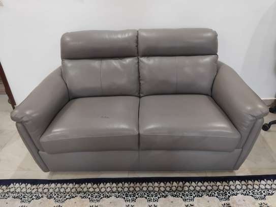 2 canapés / sofas en cuir gris + 1 fauteuil image 2