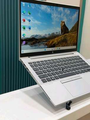 HP EliteBook 840 G8 image 2