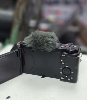 ZV-E10 + 16-50mm image 4